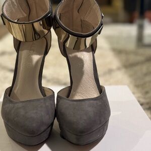 ALDO Dwaydien Gray Suede Platform Heels Ankle Strap Size 7